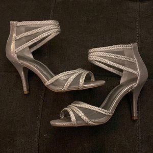 Adrianna Papell Silver Dress Shoes Size 5